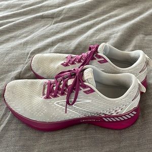 Brooks Levitate 8 women’s 11